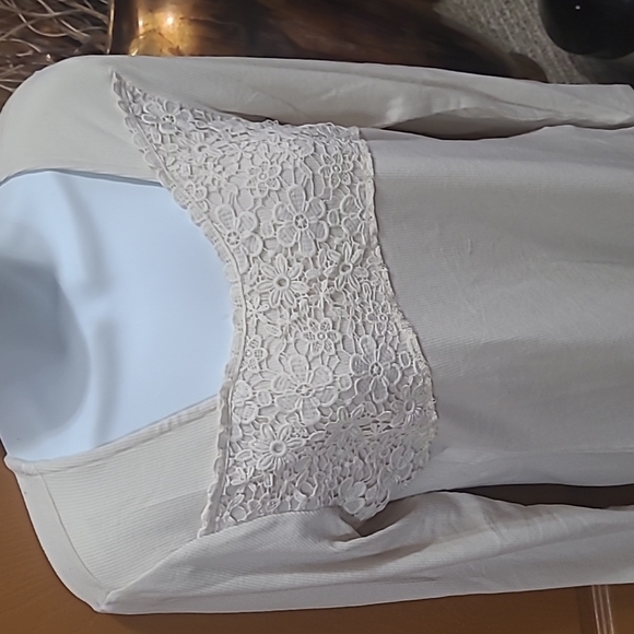 💜 New Lace Front Top - Picture 6 of 6